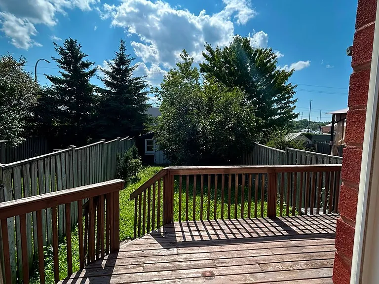 54 Henderson Cres — Photo 19