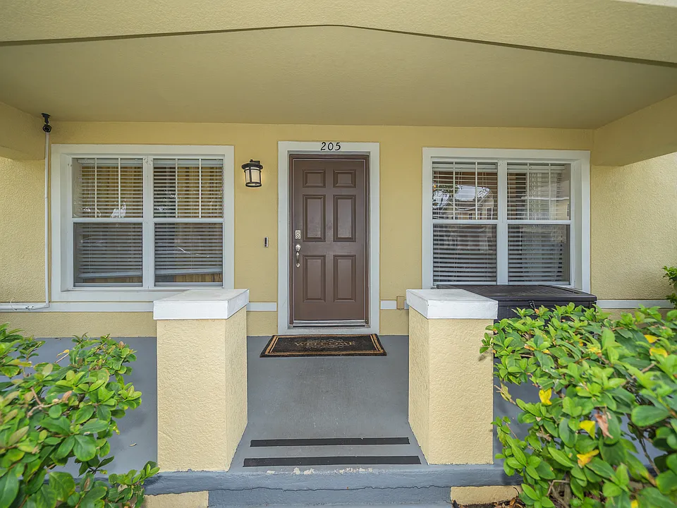 205 E Kirby St