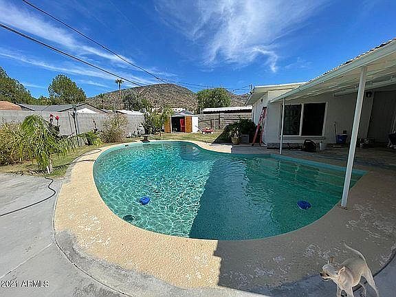 3rd image of 3641 W Altadena Ave