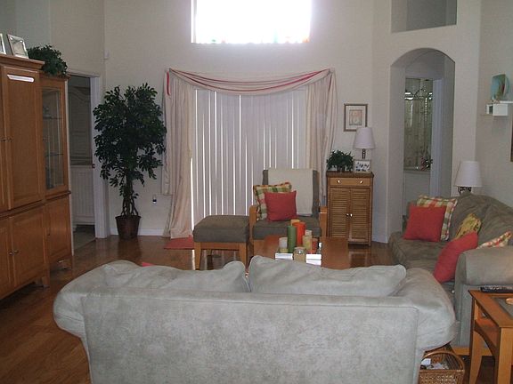 VAULTED CEILINGS IN LIVING ROOM