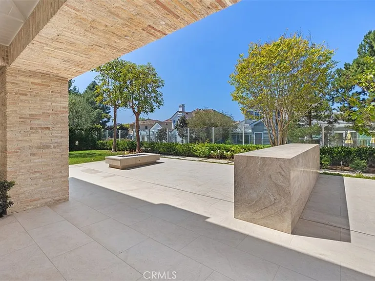 17 Colonial Dr — Photo 23