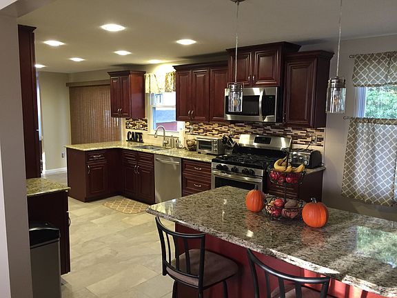 4th image of 551 Caruthers Ln