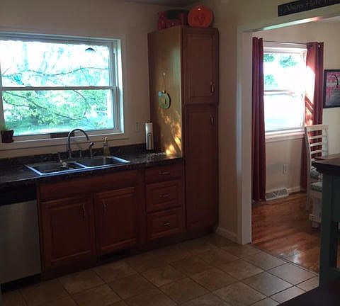 4th image of 2828 Crown Cir