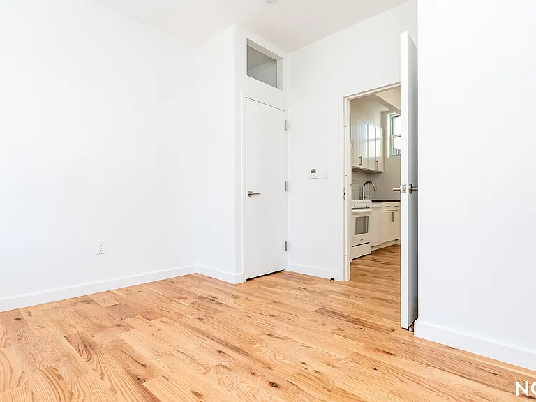 129 Graham Ave #3R — Photo 13