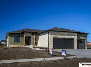9445 81st St, Lincoln, NE 68516