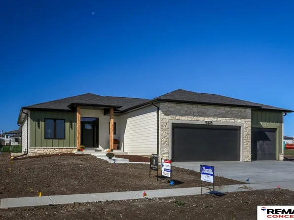 9445 81st St, Lincoln, NE 68516