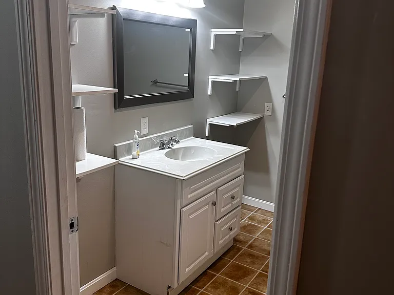 411 Main St #B — Photo 12