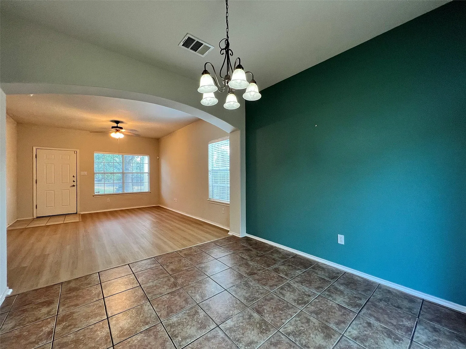 2 bed, 2.5 bath, 1335 sqft, $1,849 — Photo 3