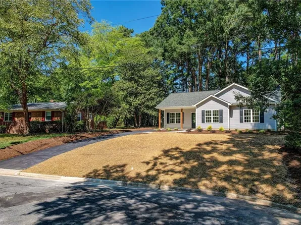 807 Claymore Ct, Reidsville, NC 27320