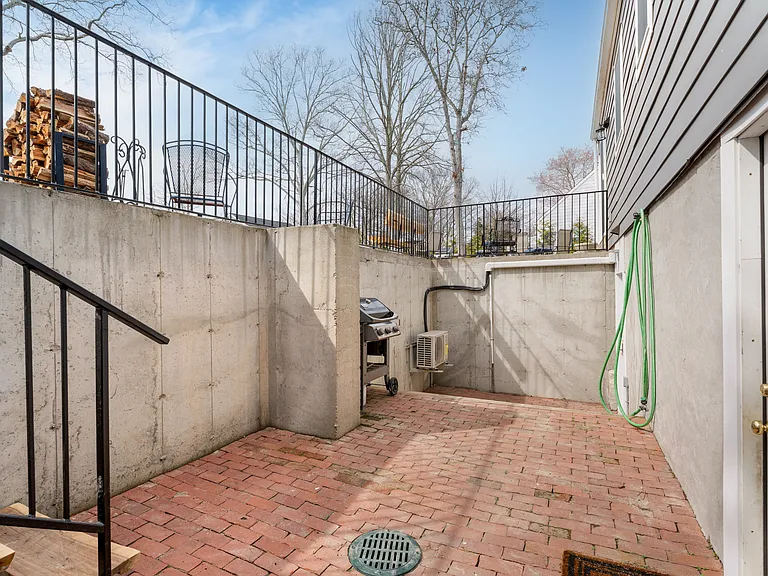 8 Flocee Ln — Photo 34