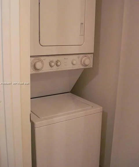 1900 N Bayshore Dr #511 — Photo 8