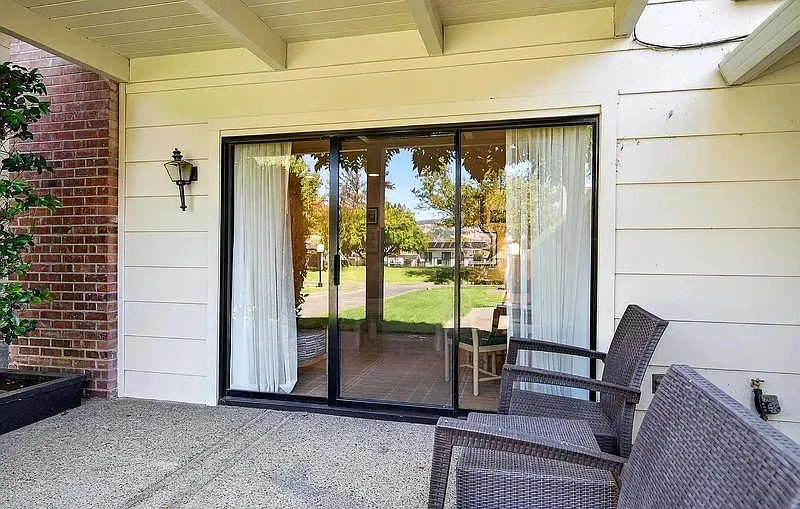 1 bed, 1.0 bath, 676 sqft, $1,857 — Photo 4