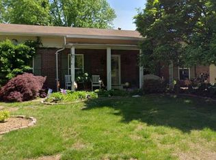 102 Wildwood Ct, Saint Charles, MO