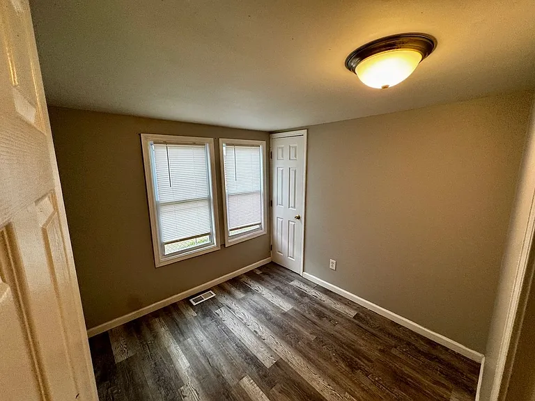 3627 Parthenia Ave — Photo 7