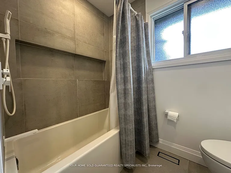 36 Queen St #MAIN FLOOR — Photo 12