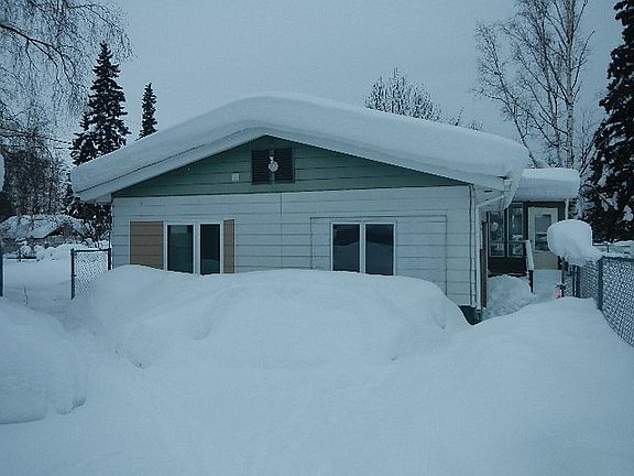 3rd image of 1913 Carr Ave