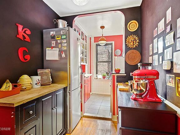 3rd image of 17 Chittenden Ave APT 6D