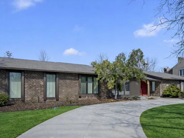 4033 E Hanover Ct, West Bloomfield, MI 48323
