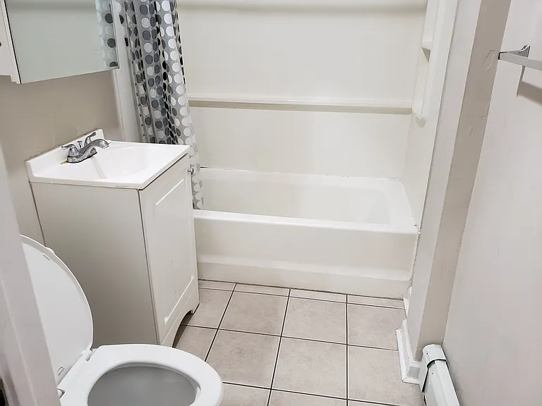 196 Putnam St #2 — Photo 4