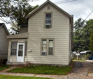 2nd image of 1000 Caroline St