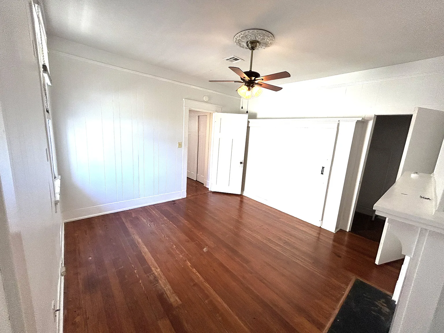 4 bed, 2500 sqft, $2,250 — Photo 4