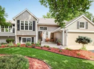 590 Eden Cir, Eagan, MN 55123