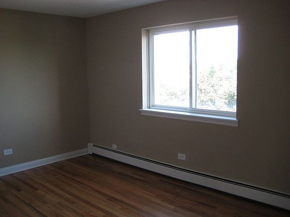 4th image of 4976 N Milwaukee Ave APT 403