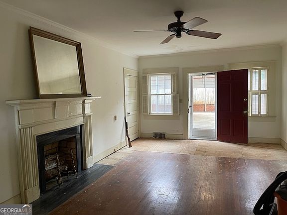 2nd image of 320 Parkway Dr
