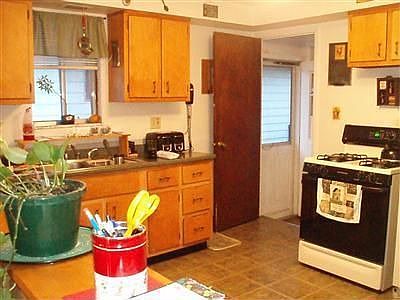 3rd image of 4032 E 42nd St
