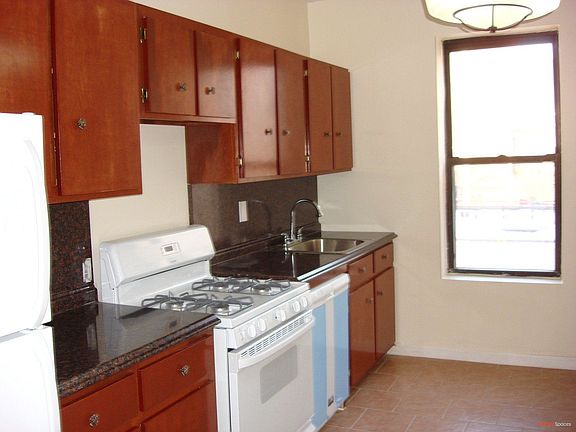 5th image of 4813 Vernon Blvd