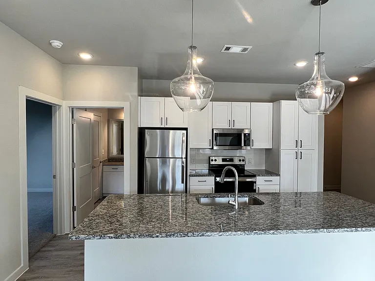 Neuhaus Lake Worth — Photo 9