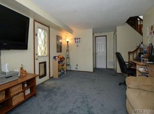 4 Orleans Ct, Commack, NY 11725