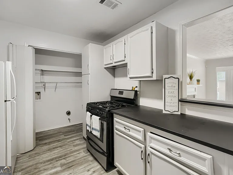 905 Augusta Dr SE — Photo 8