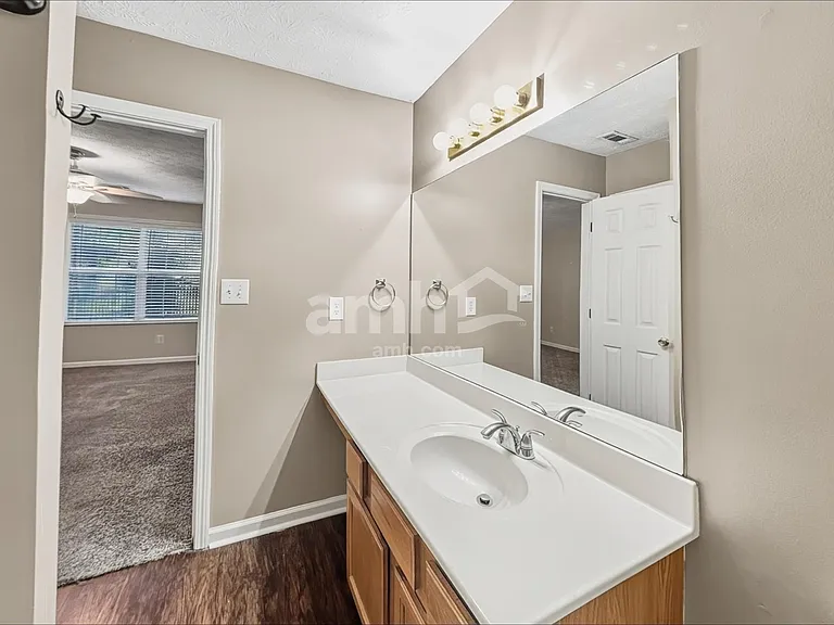451 Bellingham Dr — Photo 12