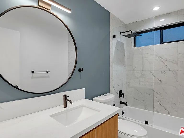 950 Havenhurst Dr #6 — Photo 8