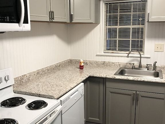3rd image of 1132 Cherry Laurel St