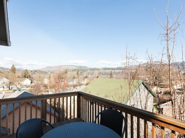 (undisclosed Address), Hood River, OR 97031