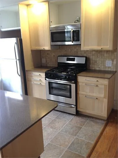 Building Photo - 1706 Pine St #3F