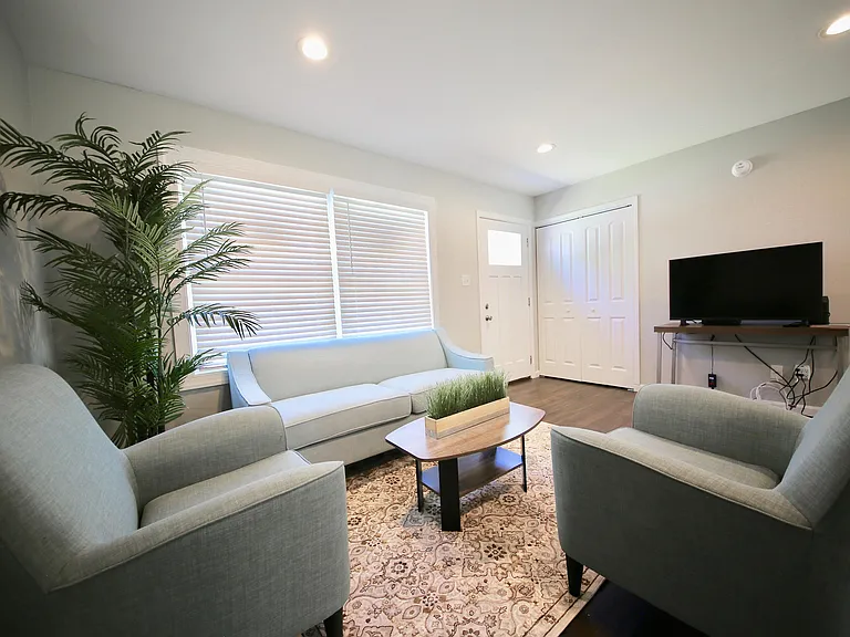 502 W Skyline Dr — Photo 9