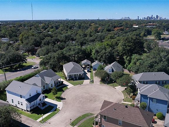 3rd image of 5 Leeward Ct