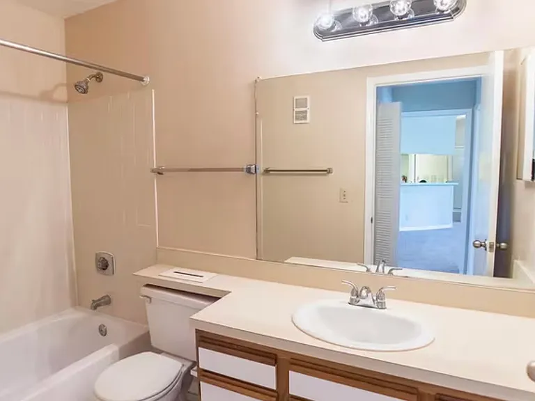 7667 N Wickham Rd — Photo 17