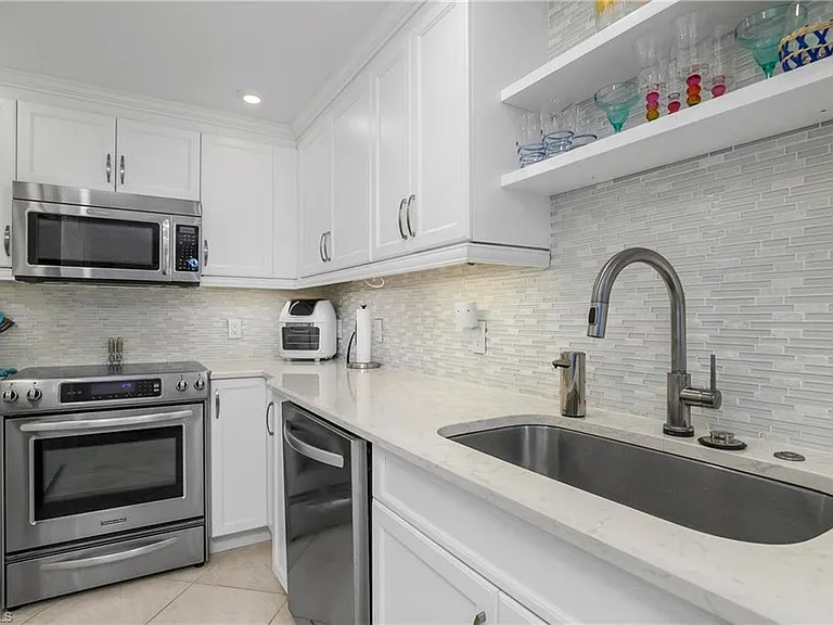 4005 Gulf Shore Blvd N #603 — Photo 12