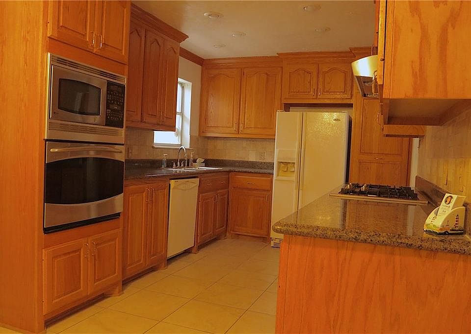 1st image of 3051 Longmeade Dr
