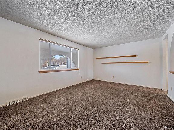 4th image of 6737 Vivian St
