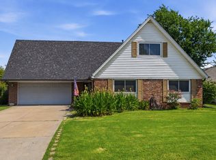 8221 E 35th St, Tulsa, OK 74145