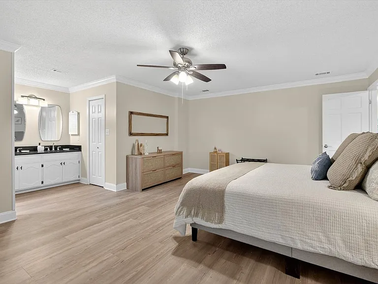 3520 Clifden Dr — Photo 11