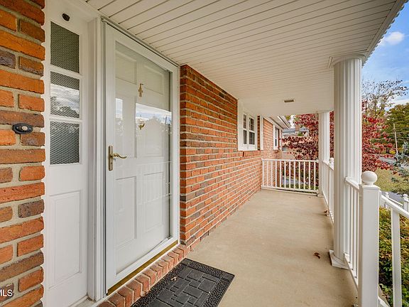 3rd image of 2460 Wildwood Dr
