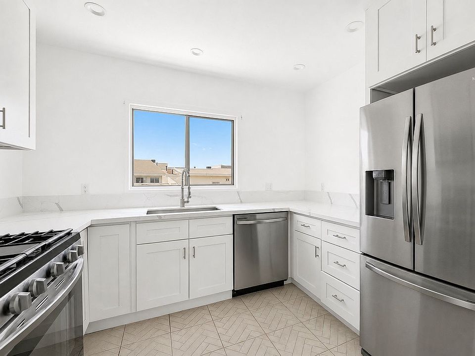 1st image of 337 S Rexford Dr APT 3