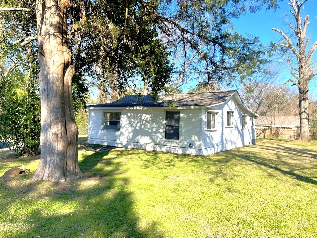Building Photo - 308 N White Oak Rd