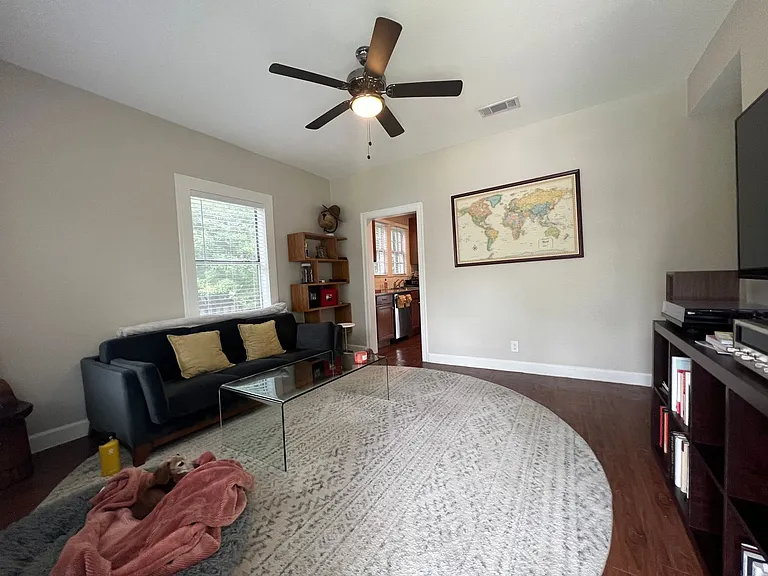 1406 Houston St — Photo 3